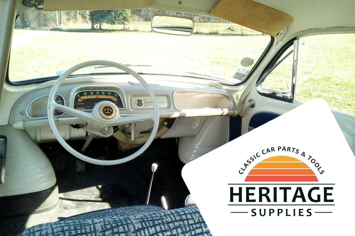 Bild des gepflegten Innenraums einer Renault Dauphine