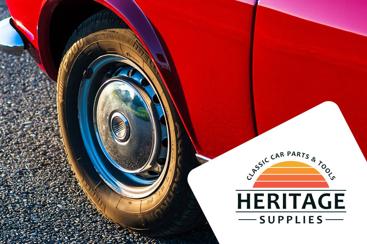 Reifen auf rotem Oldtimer - Titelbild