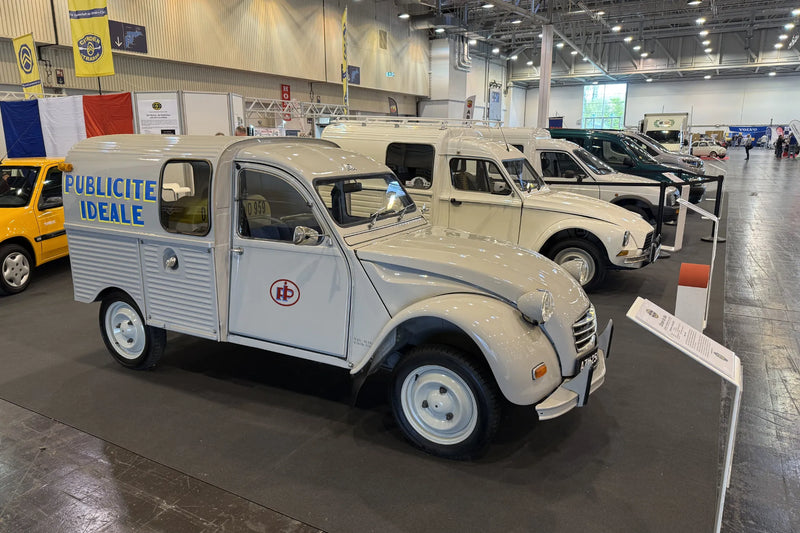 Reihe von Citroen-Transportern