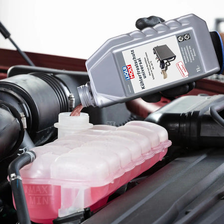 Bild der Anwendung einer Dose LIQUI MOLY Kühlerfrostschutz