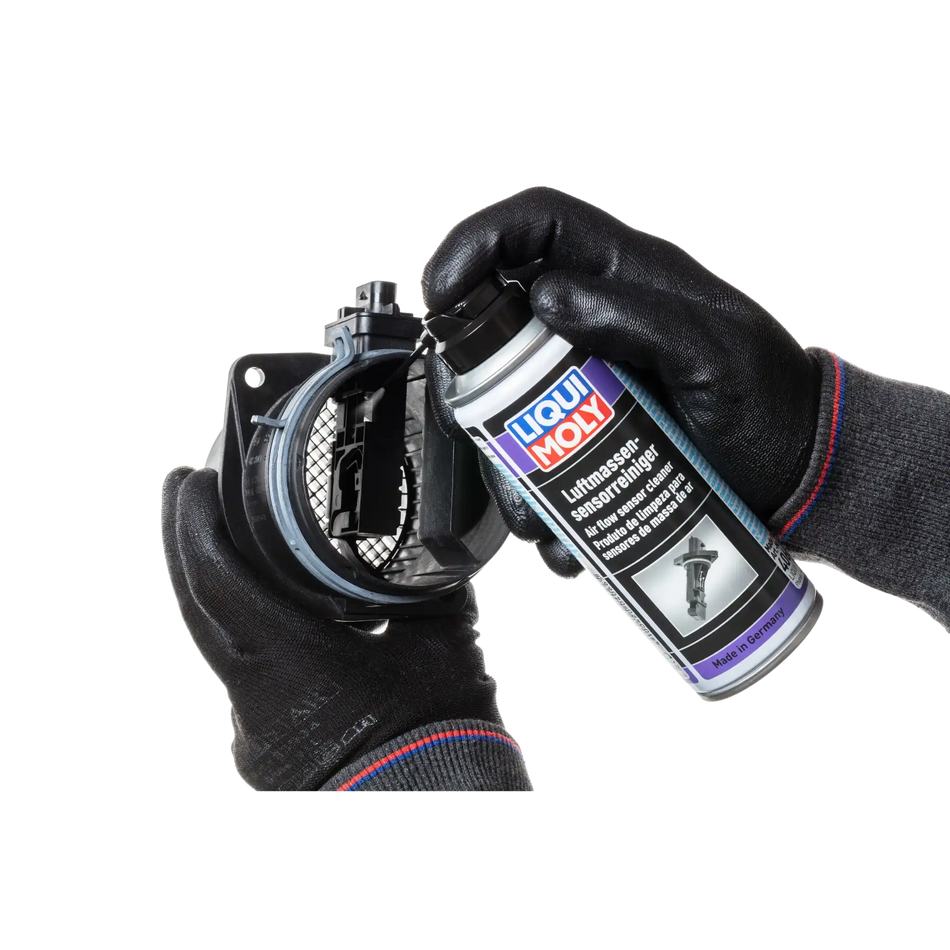 Bild der Anwendung einer Dose LIQUI MOLY Luftmassensensor-Reiniger
