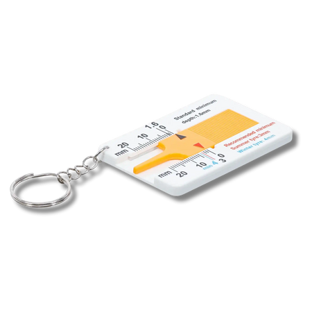 Bild eines weiß-gelben Profiltiefenmessers von schräg vorne fotografiert